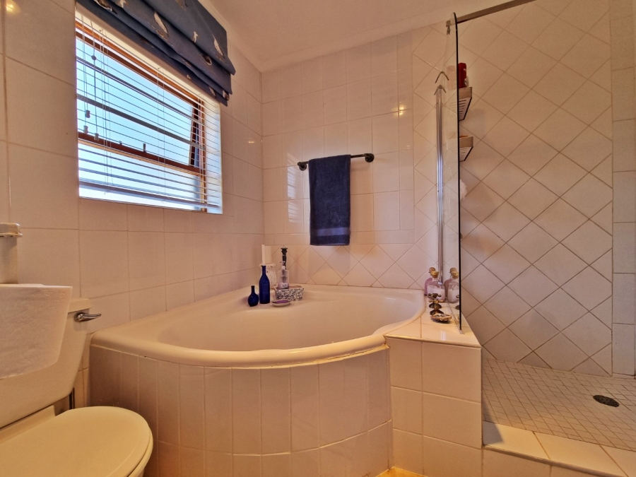 4 Bedroom Property for Sale in Wavecrest Eastern Cape